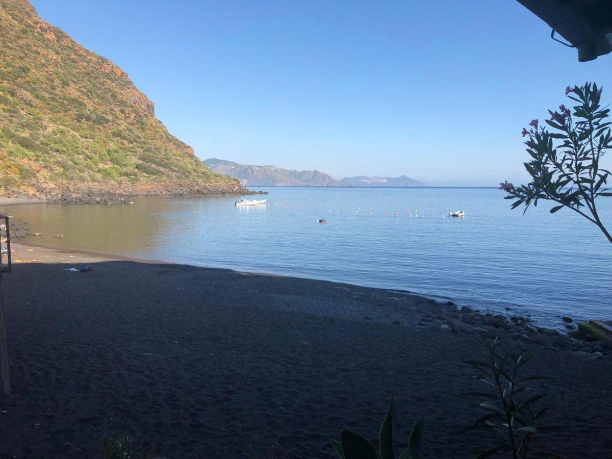 Casa Tipica Eoliana Sulla Spiaggia Nera Di Appartement Rinella